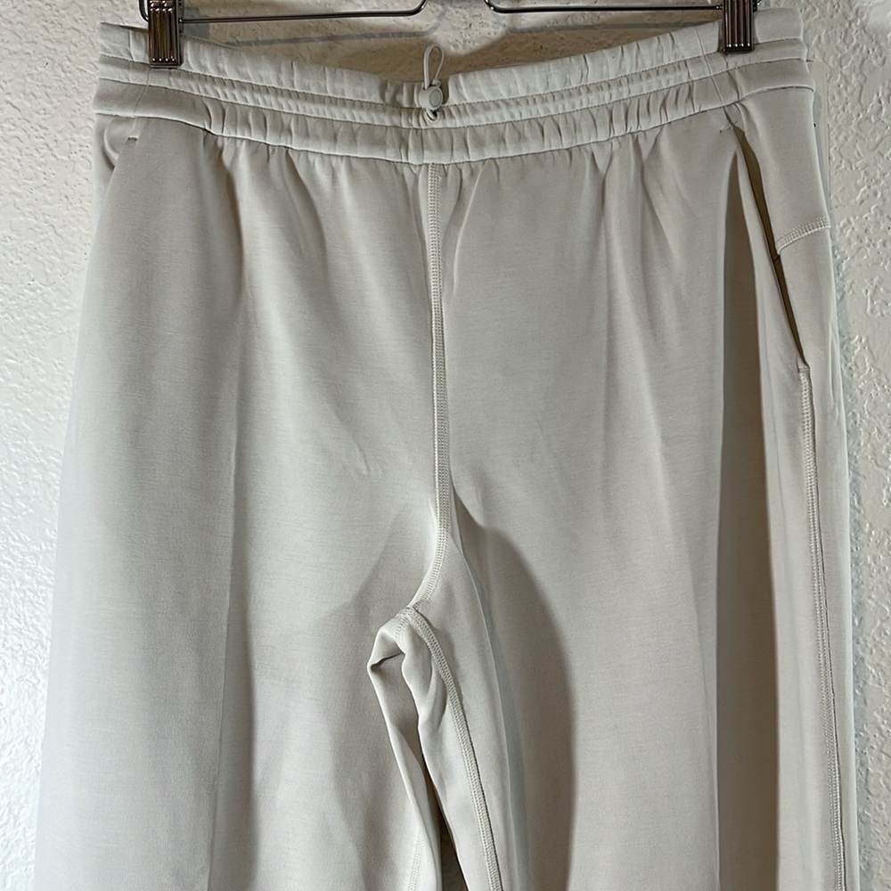 LULULEMON Softstreme High-Rise Straight-Leg Cropped 24” Length Bone Size 10 NEW - Picture 4 of 15
